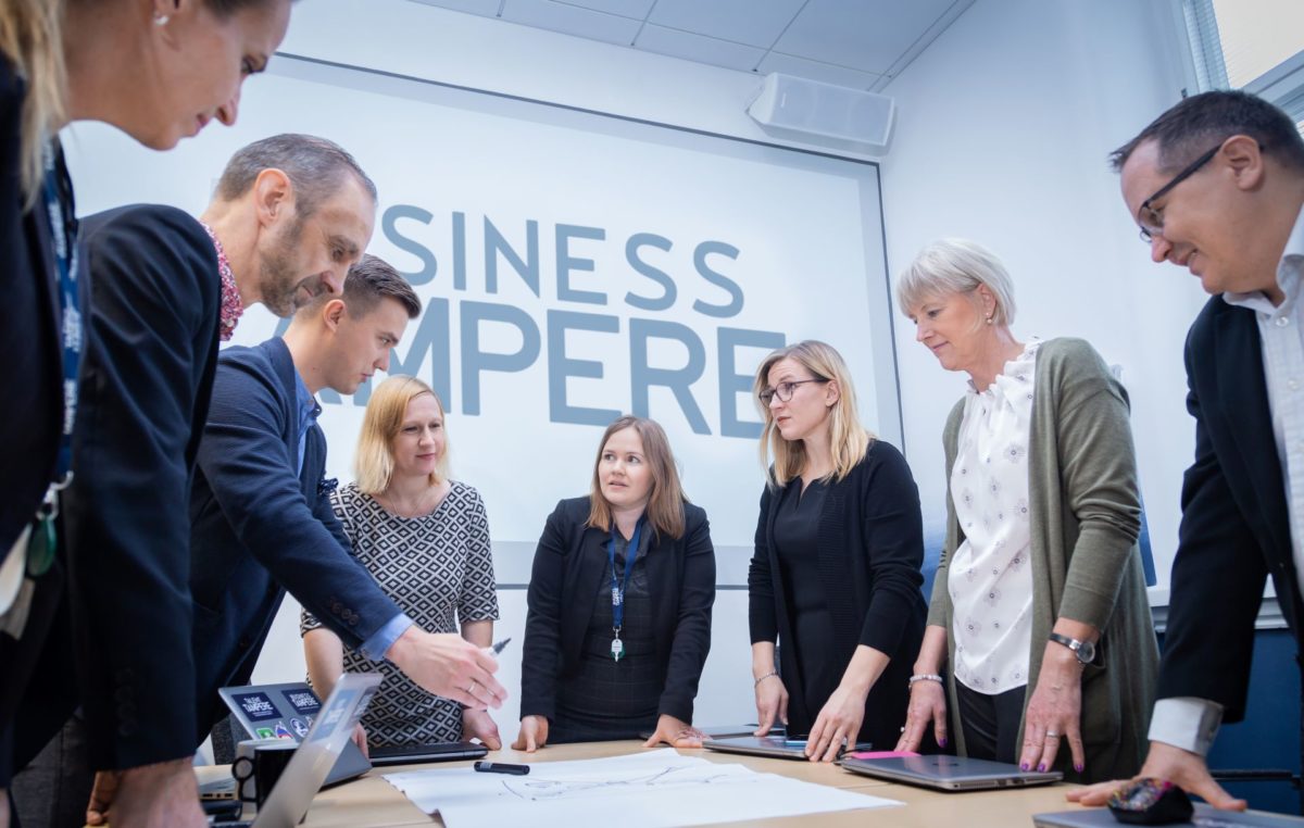 Business Tampere Kuvituskuva Mirella Mellonmaa 5